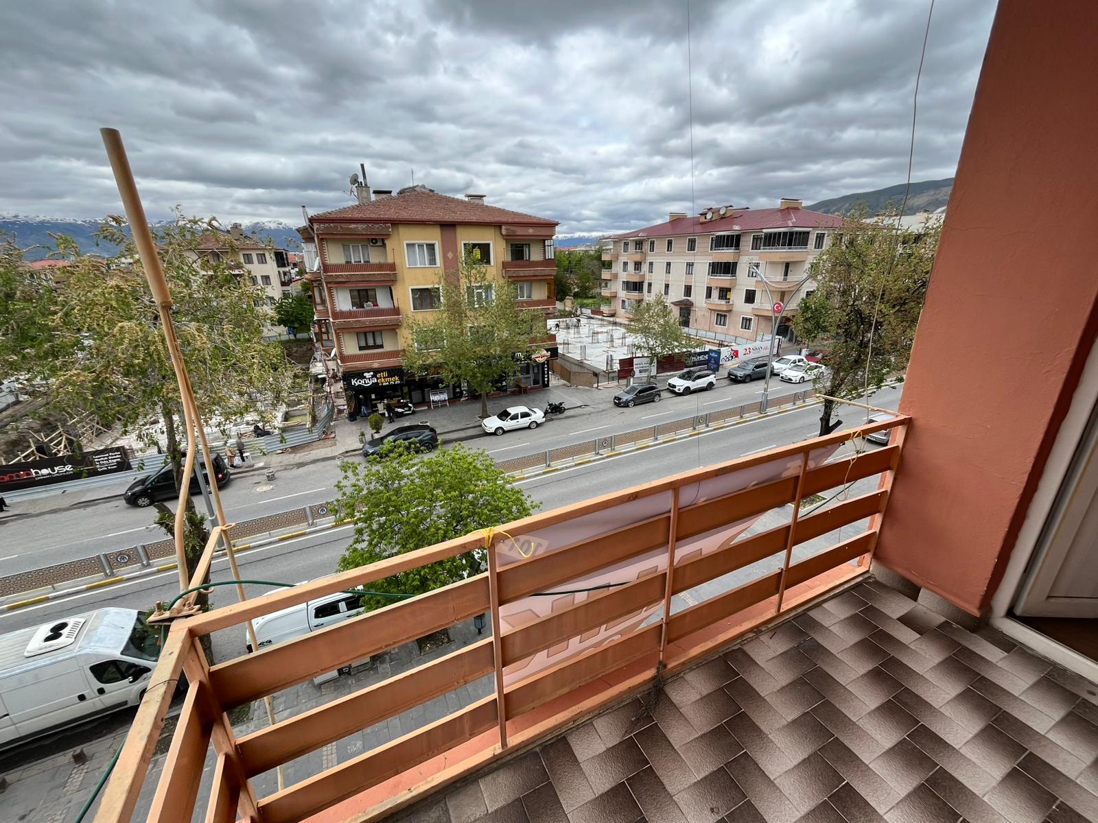 MABEL'DEN ORDU CADDESİ ÜZERİ MÜKEMMEL KONUMDA KİRALIK 2+1 DAİRE